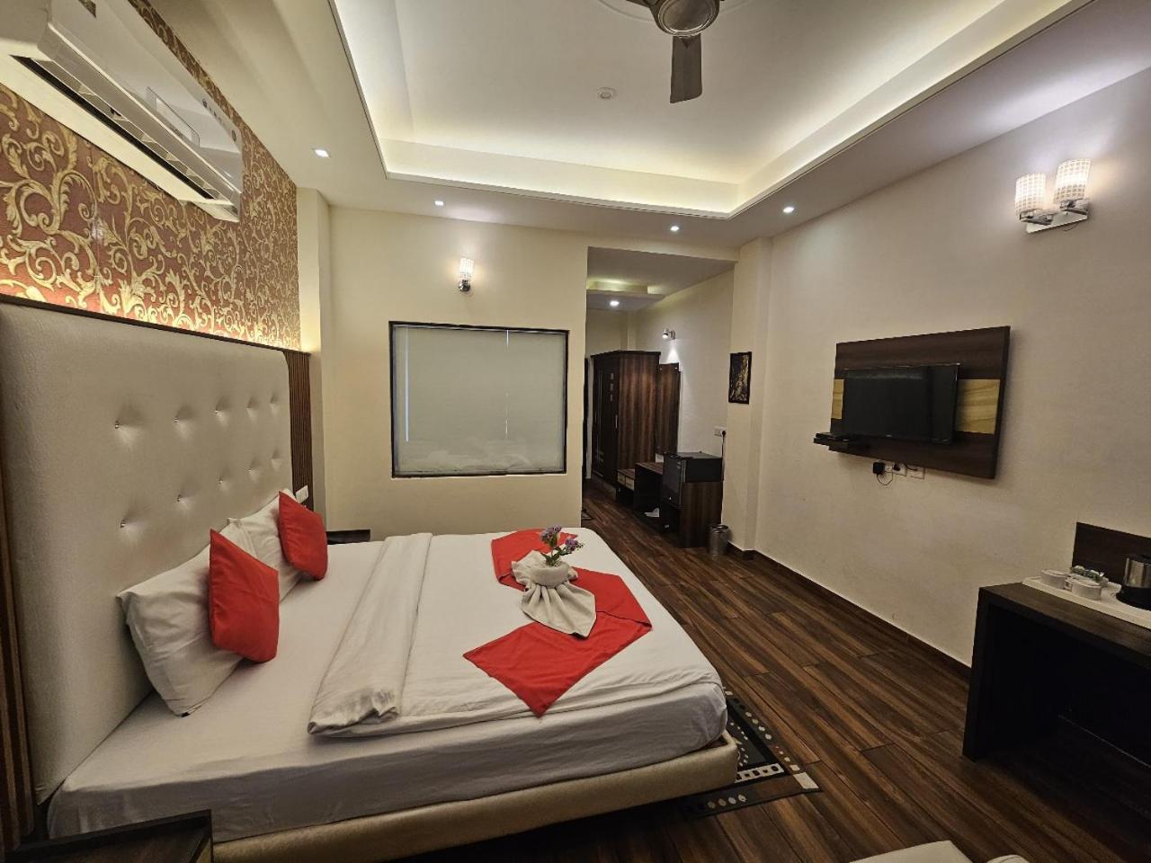 Hotel Kasauli View !! Balcony Rooms ! Terrace ! Restaurant ! Main Highway ! Garden !! 外观 照片